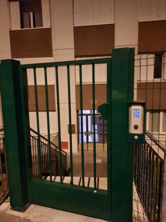 Grand Appartement Fonctionnel Et Calme Sur Lyon8 A 2 Pas Du Metro Екстер'єр фото