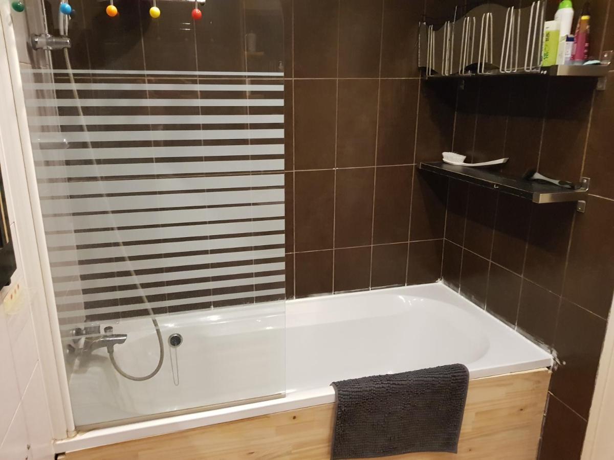 Grand Appartement Fonctionnel Et Calme Sur Lyon8 A 2 Pas Du Metro Екстер'єр фото